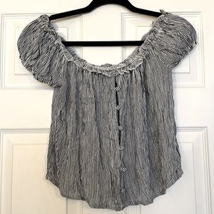 Women’s off the shoulder top. American Eagle